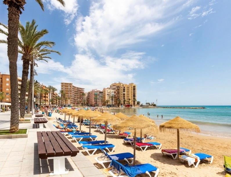 Beautiful Apartment Near Playa De Los Locos Torrevieja Exterior photo